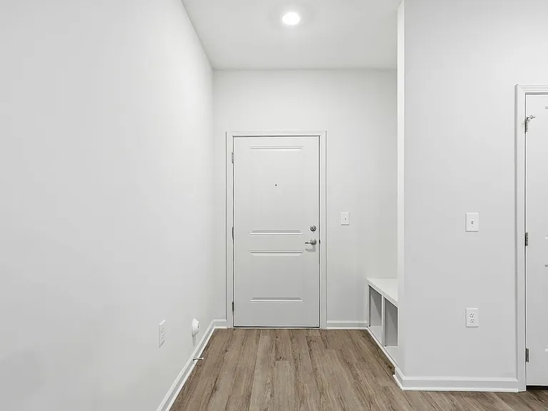 190 Grove Cir #104 — Photo 3