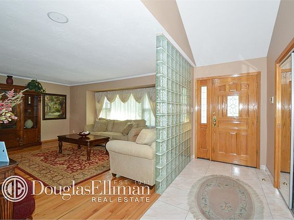 5th image of 913 Bromton Dr