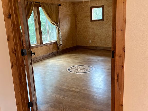 3rd image of 1344 Packwood Ave