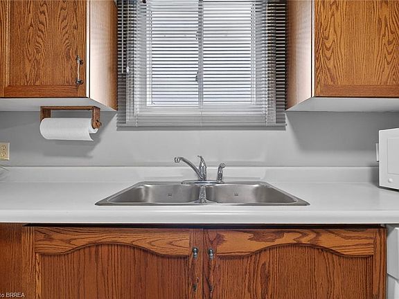 5th image of 104 Viscount Rd