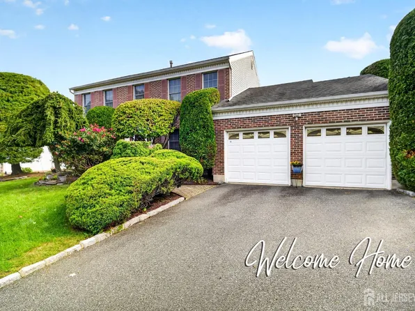 13 Drexel Hill Dr, Kendall Park, NJ 08824
