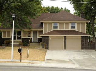 1502 SW Longview Rd, Lees Summit, MO 64081