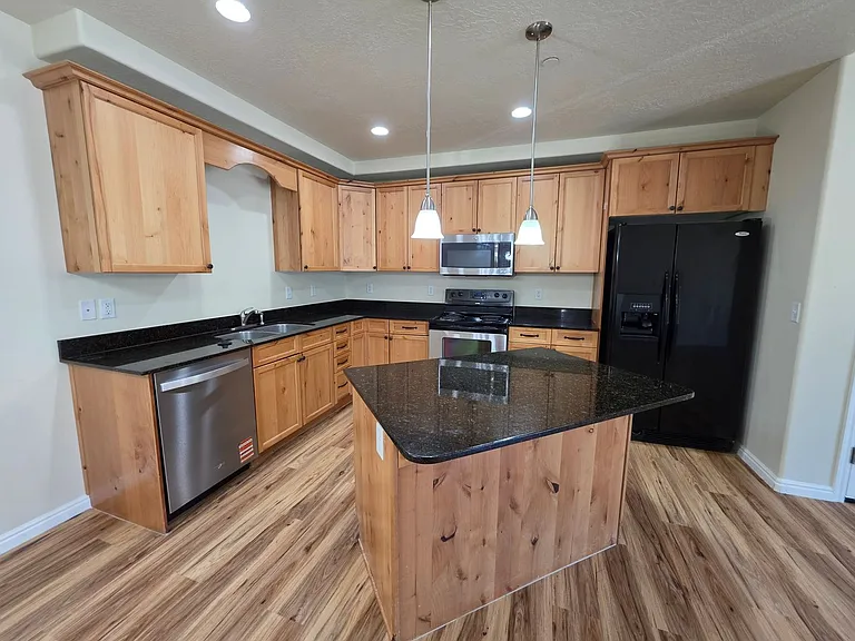 638 N 400 W #E — Photo 12