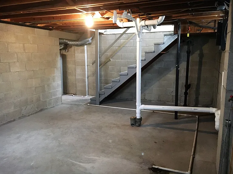 1216 Shanley Dr — Photo 30