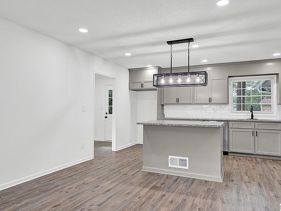 4th image of 1112 Cheyenne Blvd