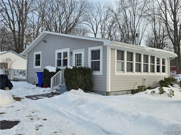 917 Sunset Beach Rd, Waterport, NY 14571