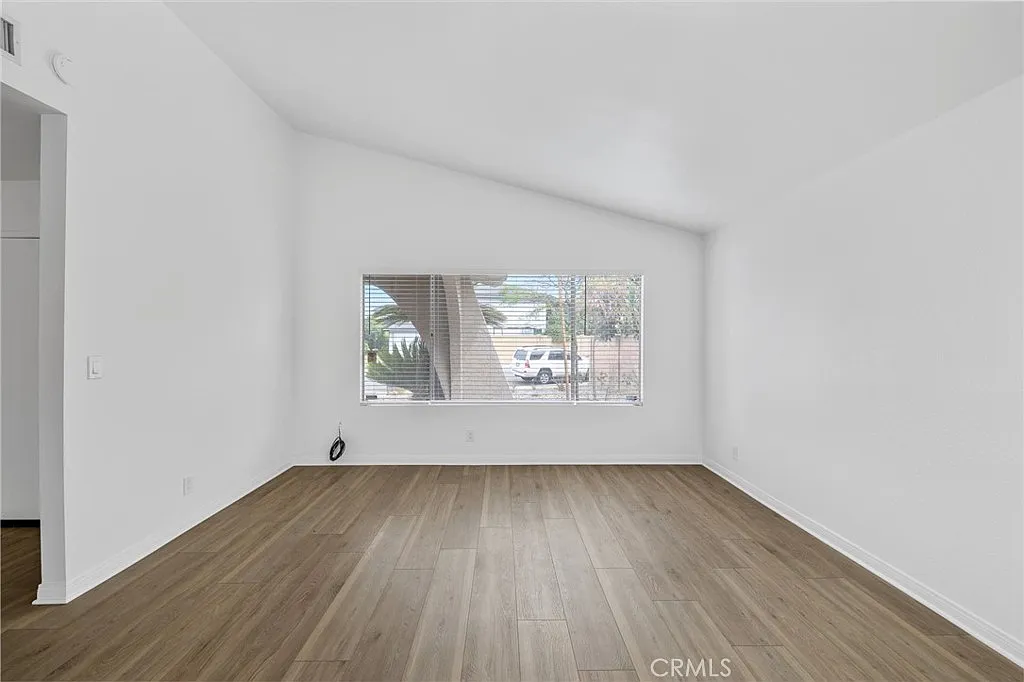 3 bed, 1322 sqft, $4,200 — Photo 4
