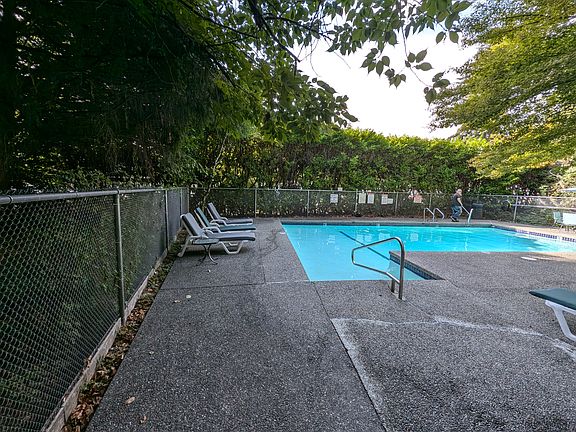 2nd image of 14651 NE 40th St APT C3