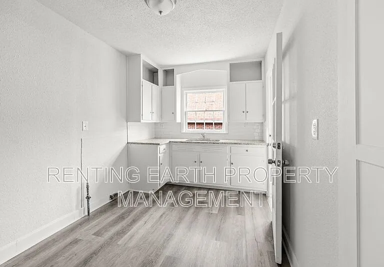 905 7th St W — Photo 8