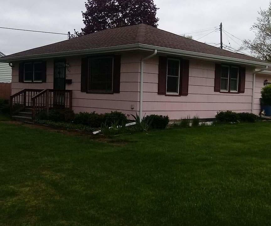 2nd image of 704 Riverside Dr