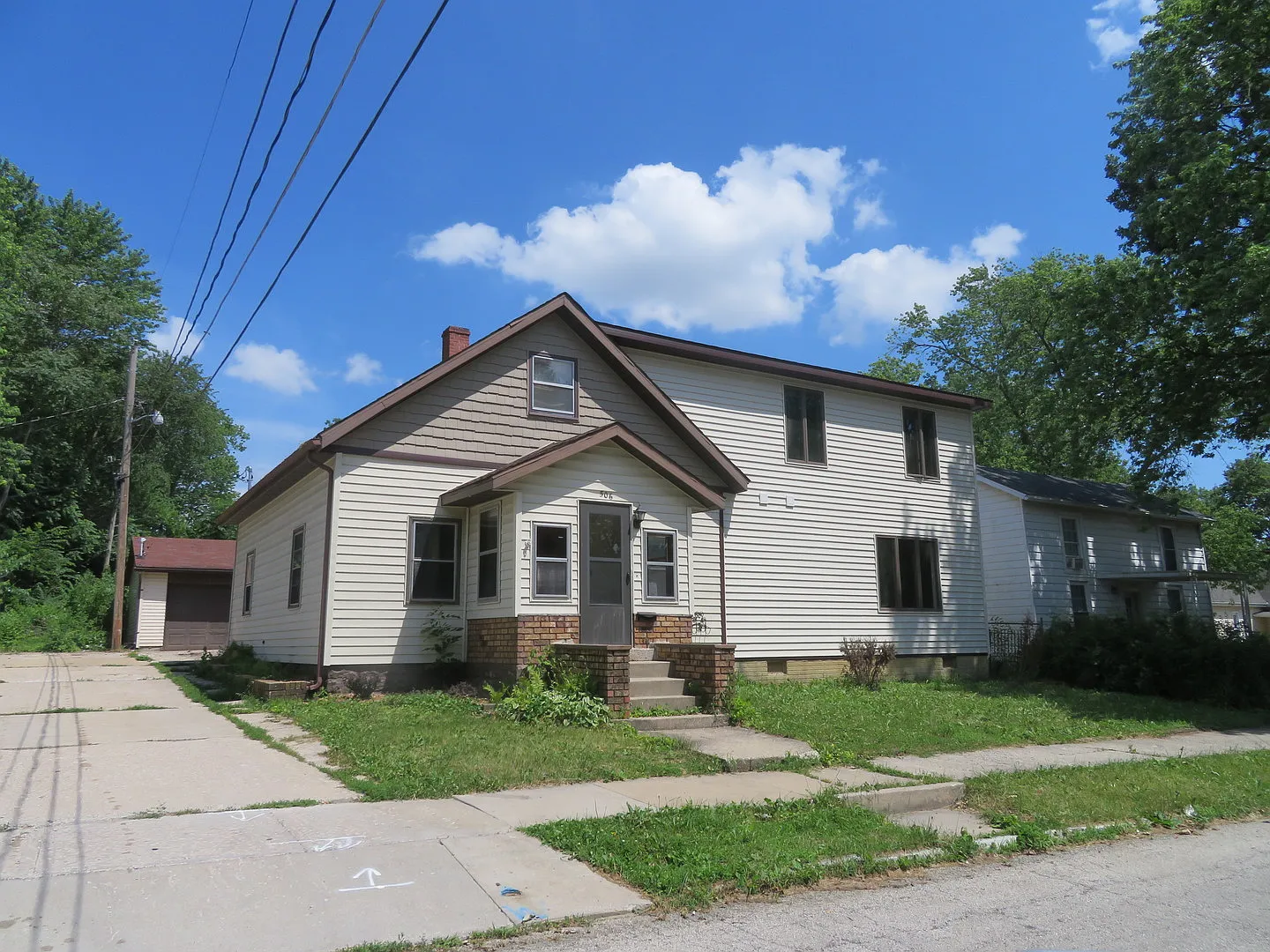 506 S McLean St photo 1