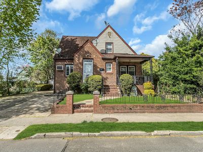 33 Cleveland Street, Valley Stream, NY, 11580