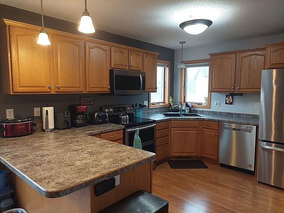 Kitchen with Breakfast Bar