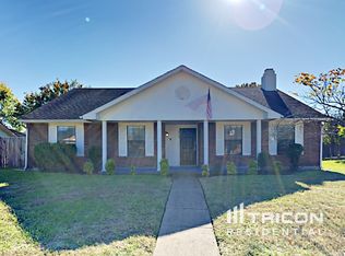 924 Granite Ln, Desoto, TX 75115