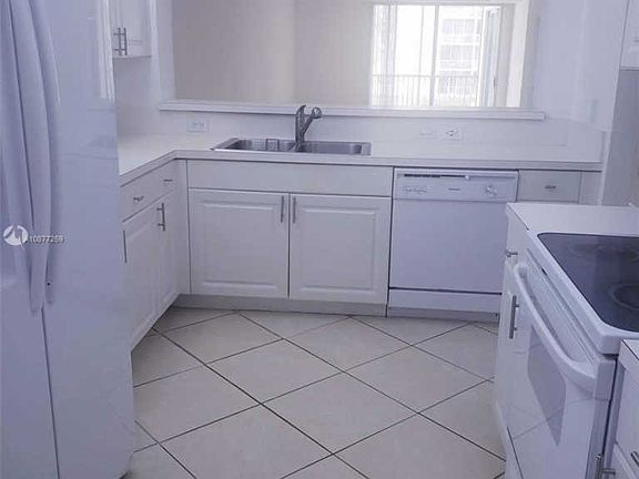 4th image of 10700 NW 66th St APT 214
