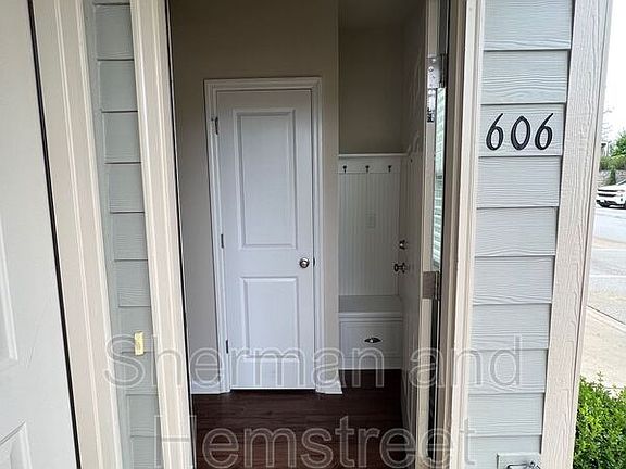 2nd image of 606 Joiner Cir