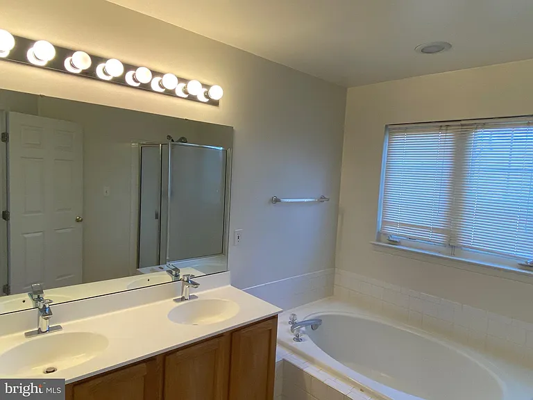 2560 Belcroft Pl — Photo 16