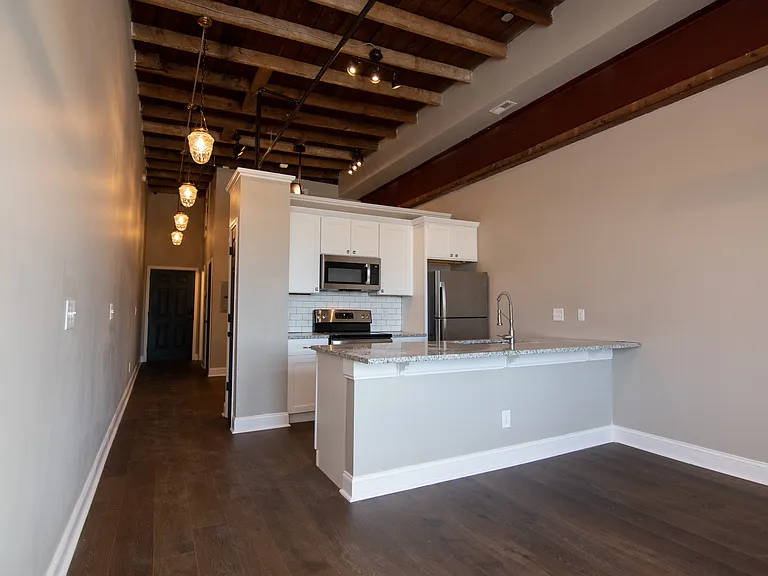 140 W Mountain St — Photo 3