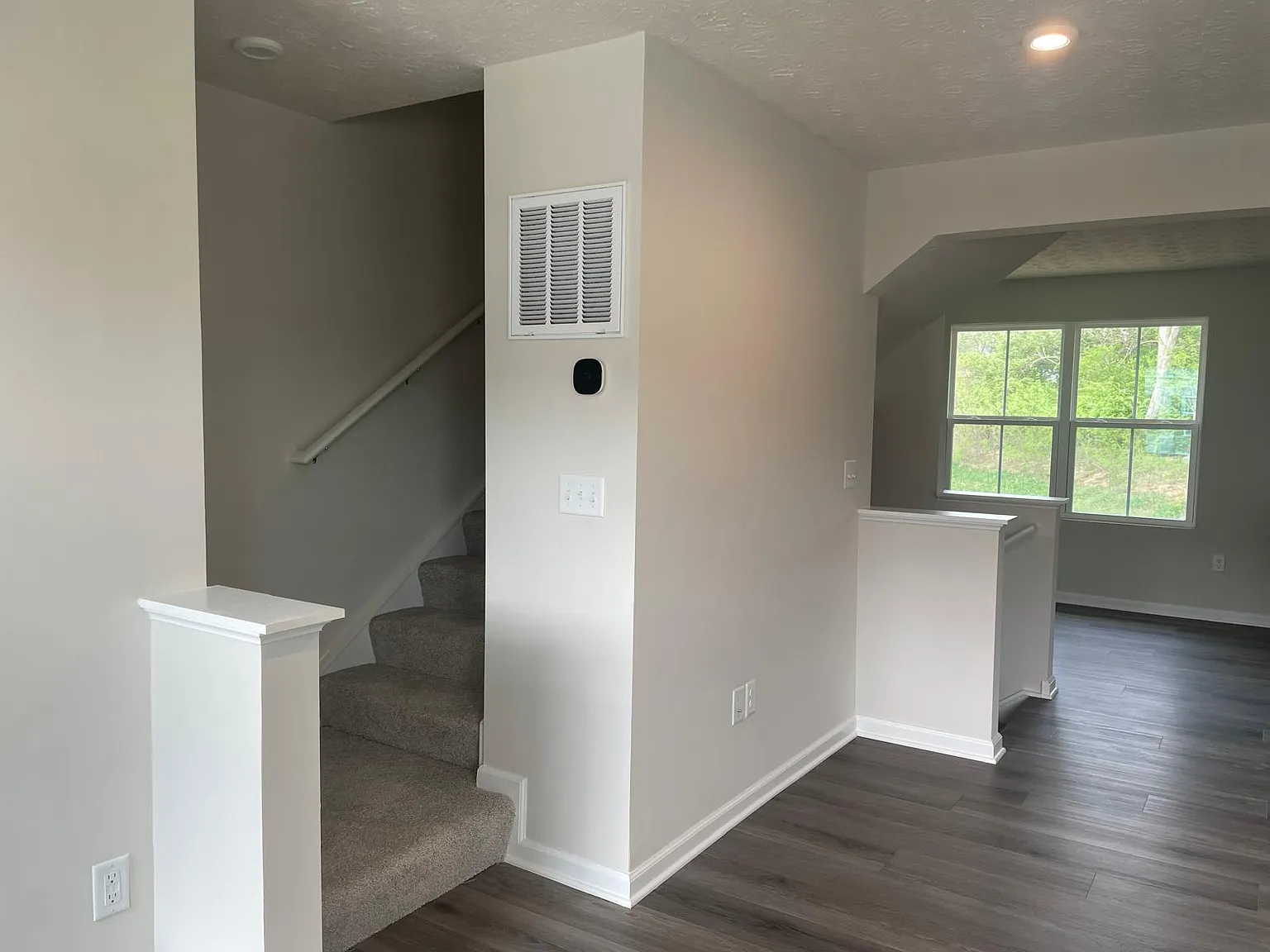 3 bed, 2.5 bath, 1554 sqft, $2,100 — Photo 3