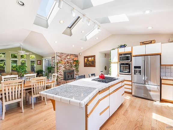 3rd image of 2935 Joyce Street