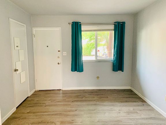 2nd image of 1527 Linwood St #5