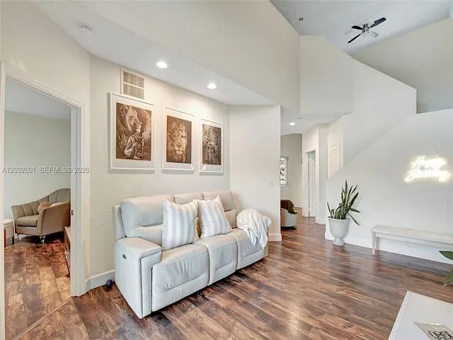 16339 Malibu Dr — Photo 4