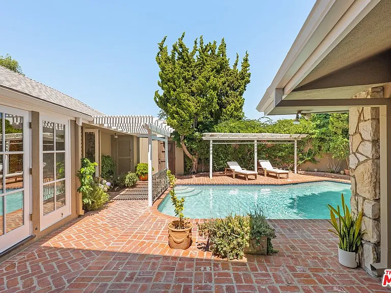 2317 Kimridge Rd — Photo 30