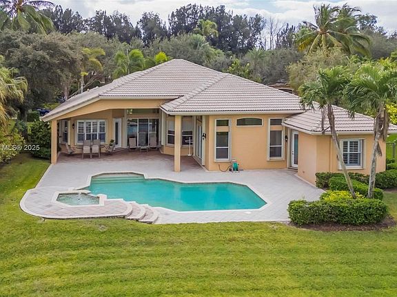 3rd image of 10213 S Lake Vista Cir