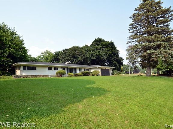 2nd image of 29430 Lochmoor St
