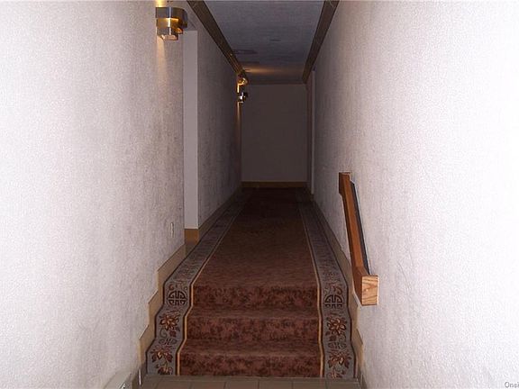 3rd image of 416 Benedict Ave APT Gr7