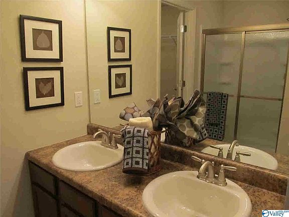 5th image of 2402 Belltown Dr SW