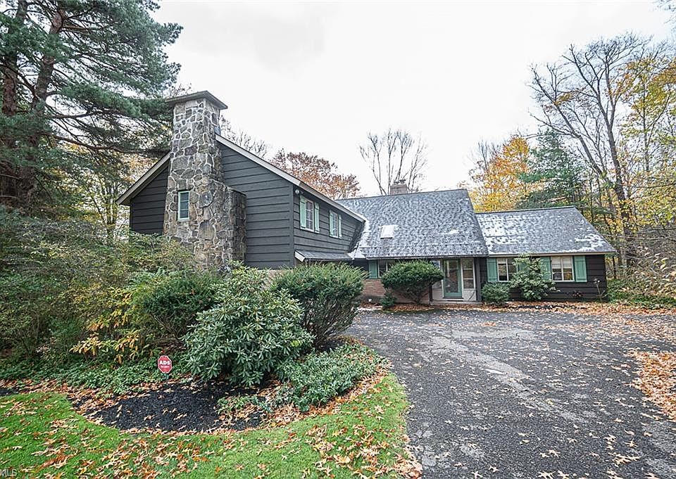 1st image of 3233 Fox Hollow Dr