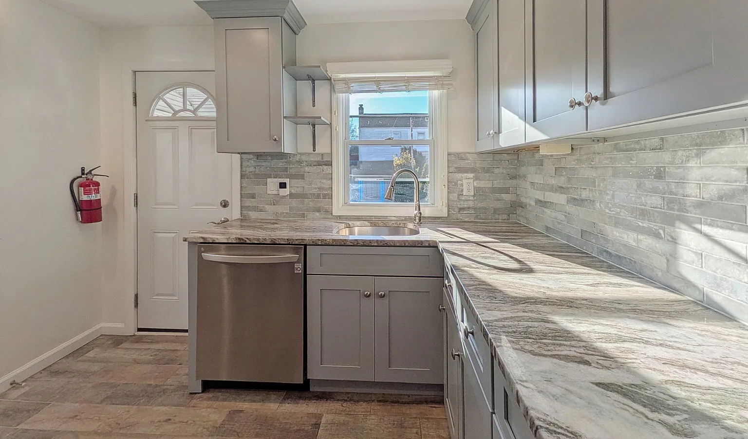 3 bed, $3,200 — Photo 3