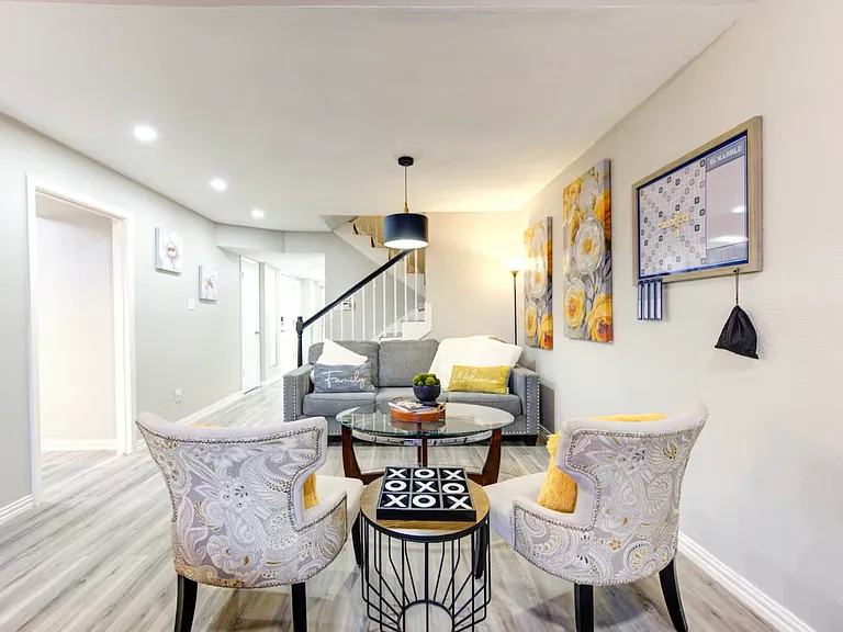 7373 Antoine Dr — Photo 15