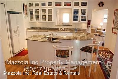 4th image of 722 Solano Dr SE