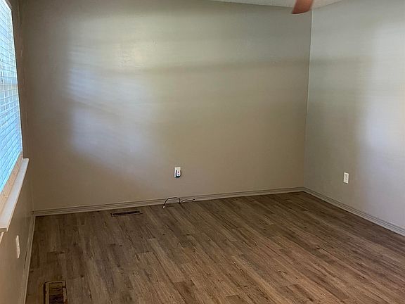 4th image of 142 Gail Ave