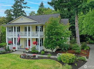 213 Eakin Dr NW, Bainbridge Island, WA