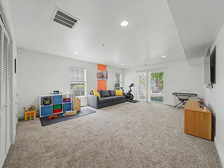 180 Blue Heron Dr #180 — Photo 18