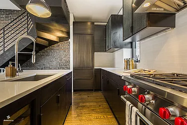 Rented by Dixon Advisory USA Inc.