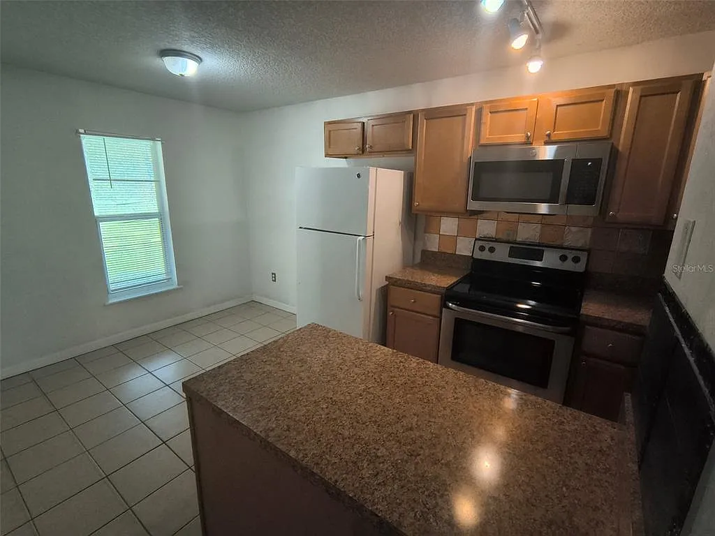 2 bed, 1.0 bath, 570 sqft, $1,250 — Photo 3