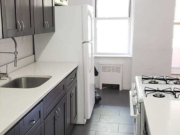 3rd image of 330 E 19th St APT 3E