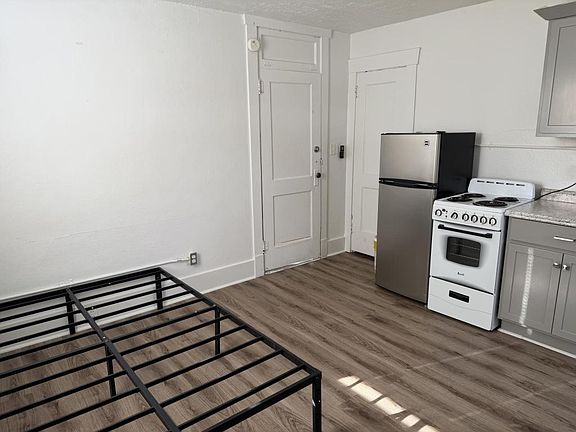 5th image of 138 7th St APT 9