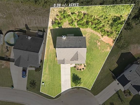 2nd image of 275 Huntington Manor Ct