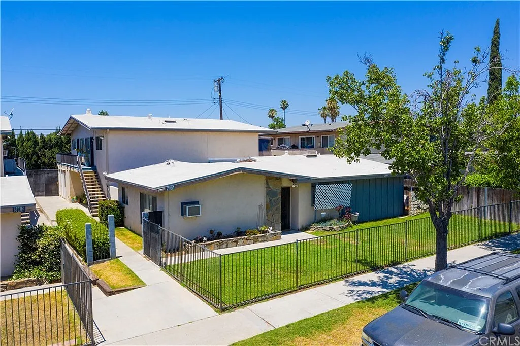2 bed, $2,300 — Photo 2