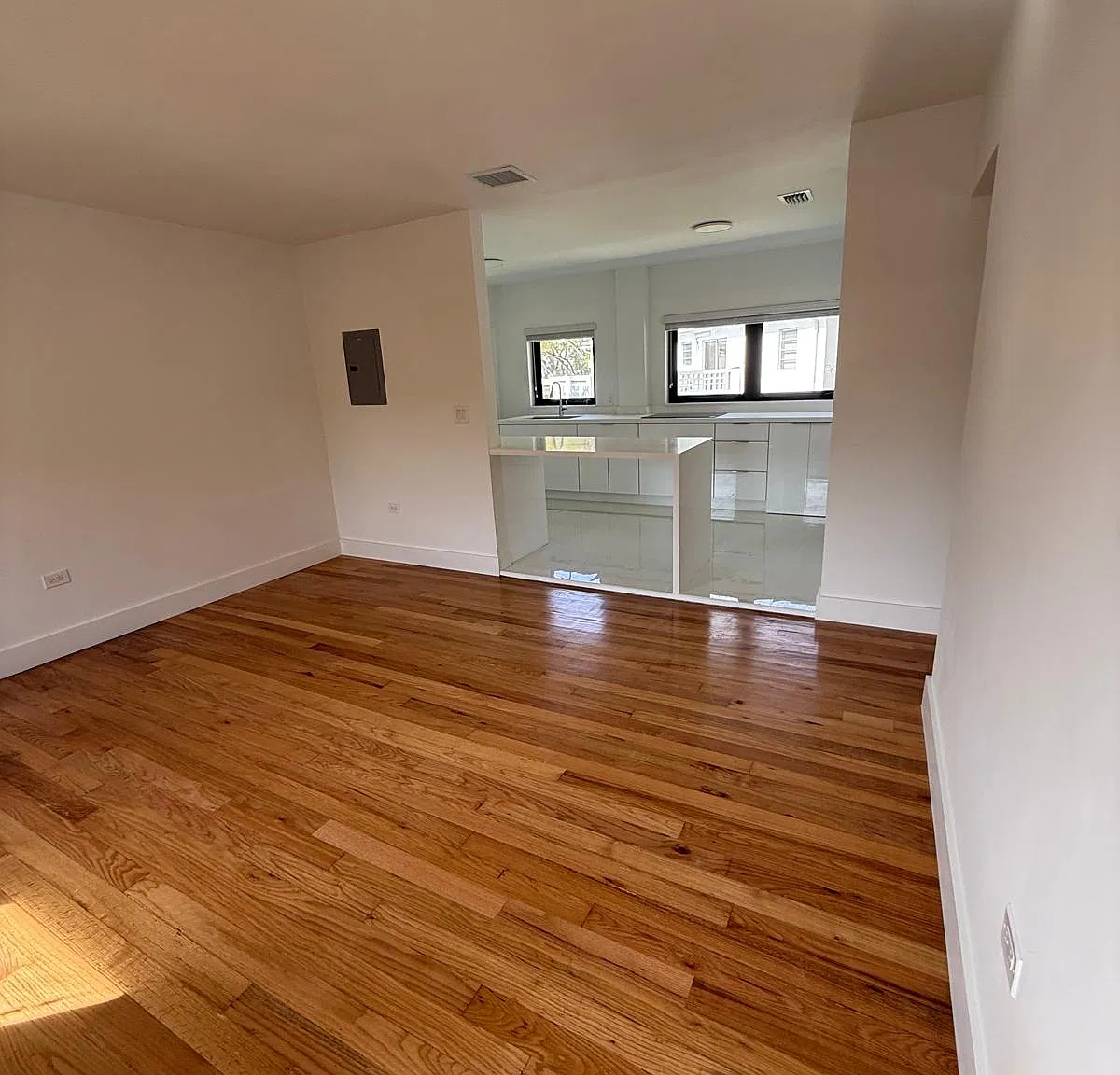 438 Malaga Ave — Photo 4