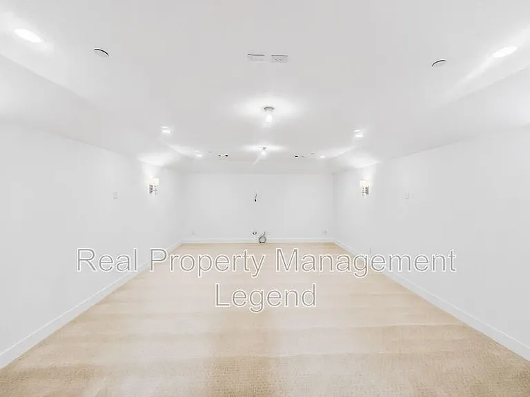 809 Jamestown Ln — Photo 32