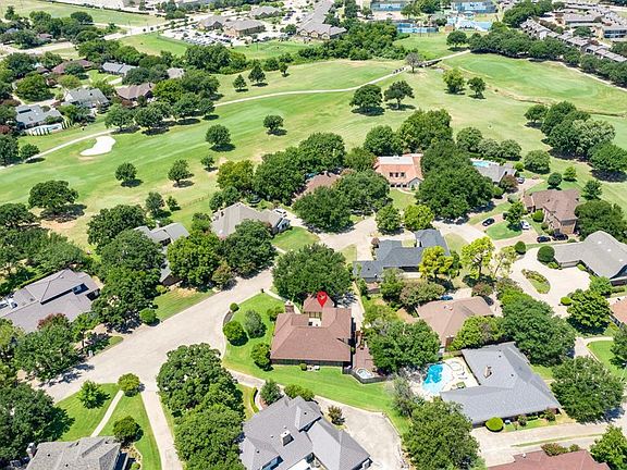 2nd image of 305 Oakmont Dr