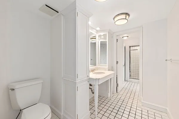 Rented by essential NEW YORK Real Estate | media 82