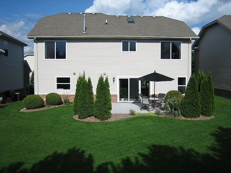 2nd image of 4882 Carrington Dr