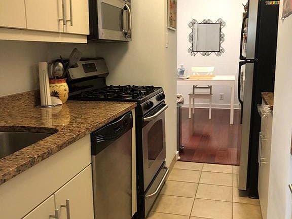5th image of 219-29 S 18th St #1520